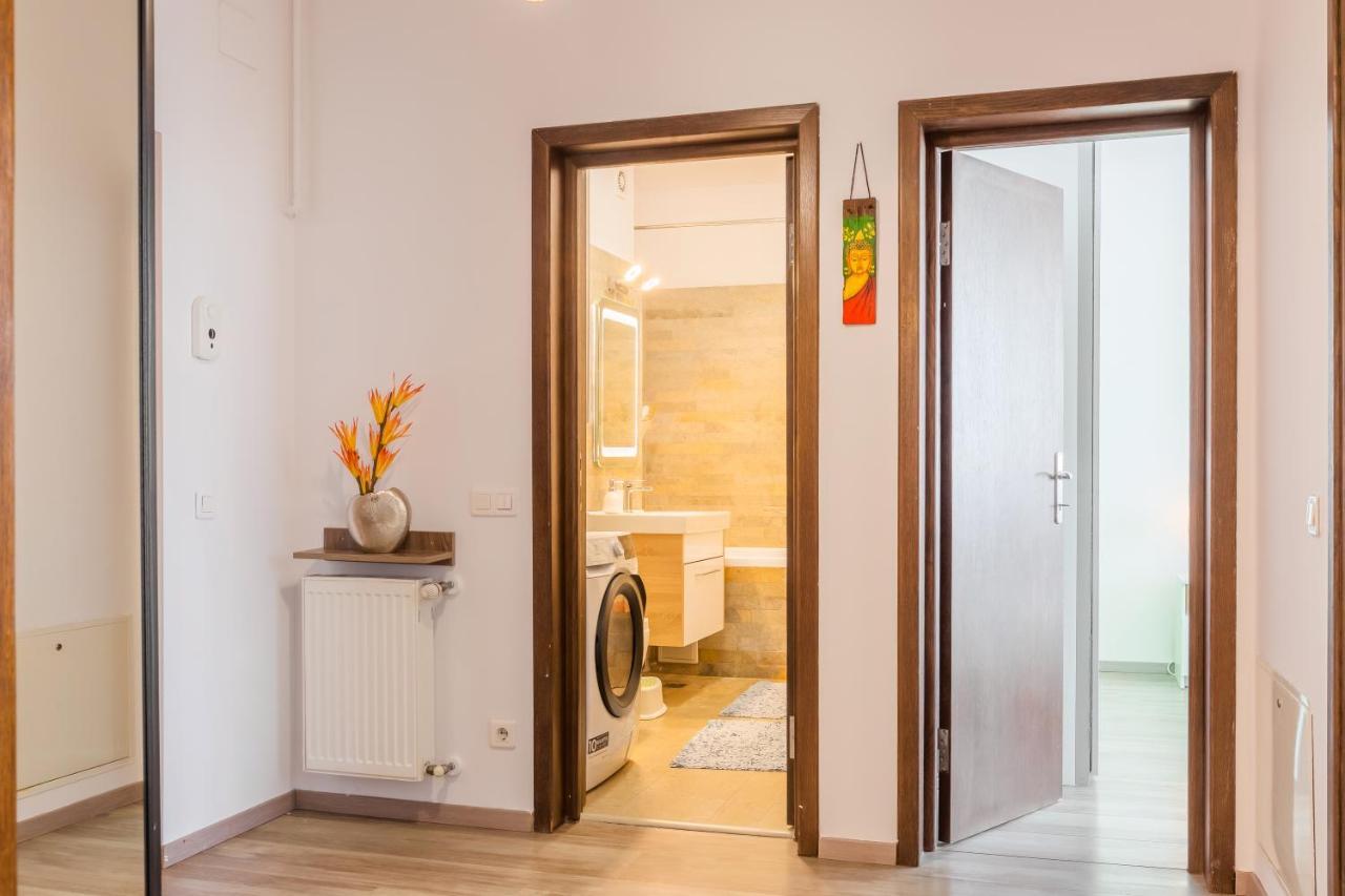 Lovely Apartment With City View بوخارست المظهر الخارجي الصورة